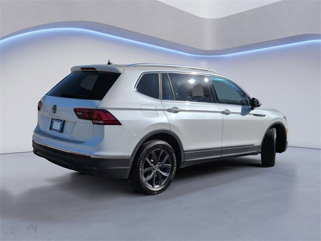 Used 2023 Volkswagen Tiguan SE w/ Panoramic Sunroof Package video 4