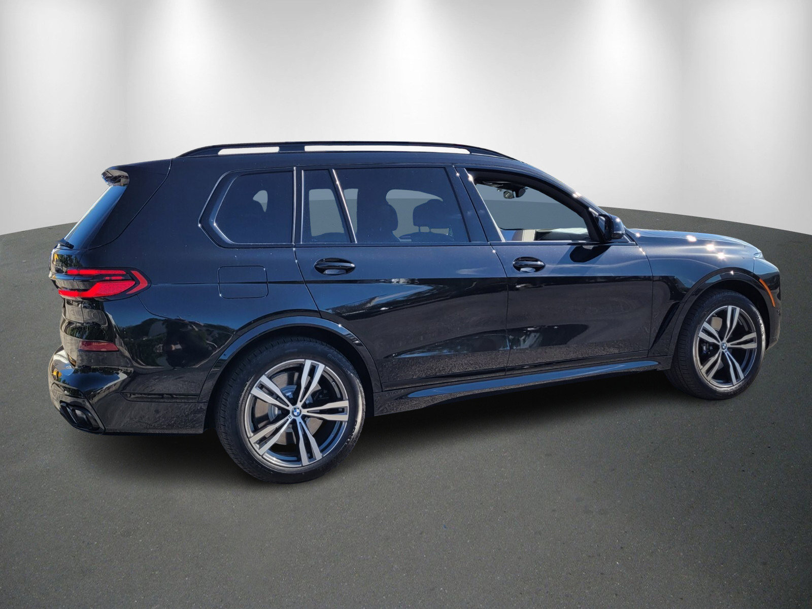 New 2026 BMW X7 M60i w/ Executive Package image 7