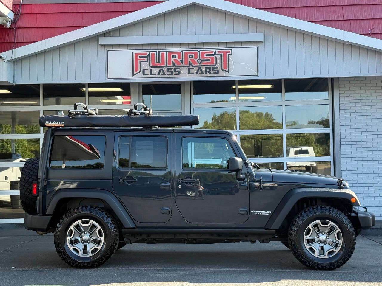 Used 2017 Jeep Wrangler Unlimited Rubicon w/ Cold Weather Group image 2