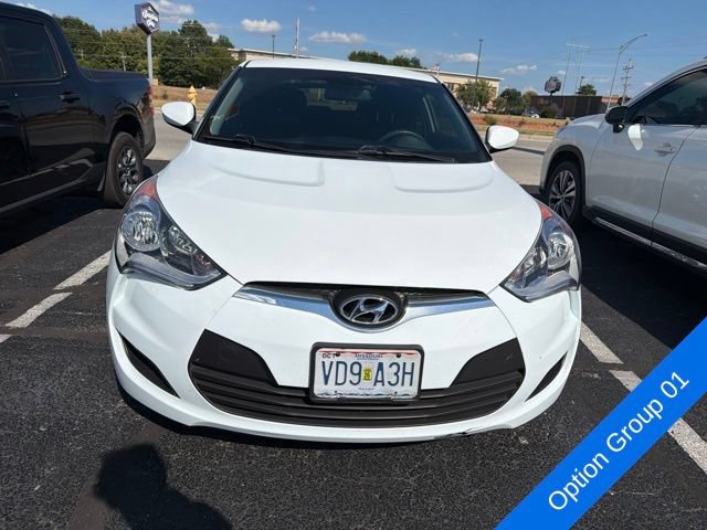 Used 2016 Hyundai Veloster FWD image 2