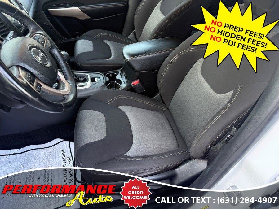 Used 2018 Jeep Cherokee Latitude w/ Altitude Package AWD/4WD image 21