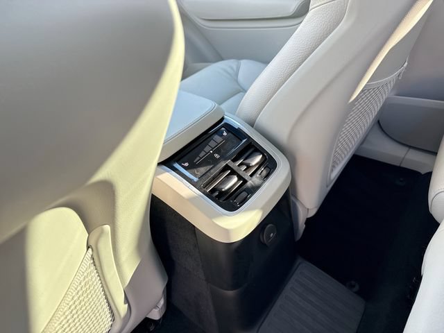 Certified 2025 Volvo XC90 T8 Plus AWD/4WD image 26