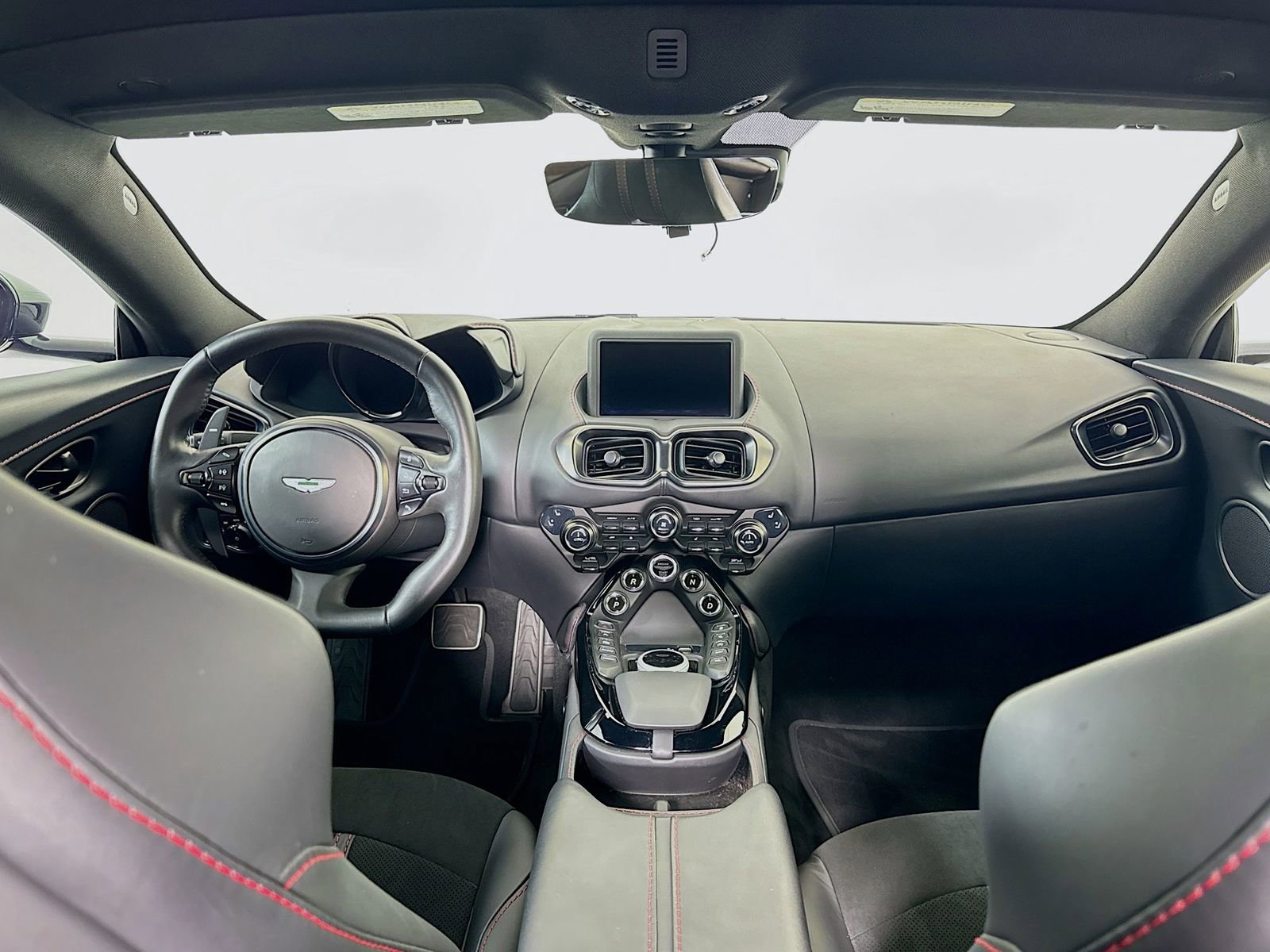 Used 2023 Aston Martin V8 Vantage Coupe image 20