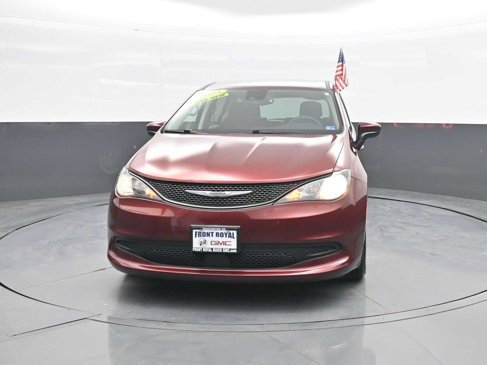 Used 2023 Chrysler Voyager LX FWD image 3