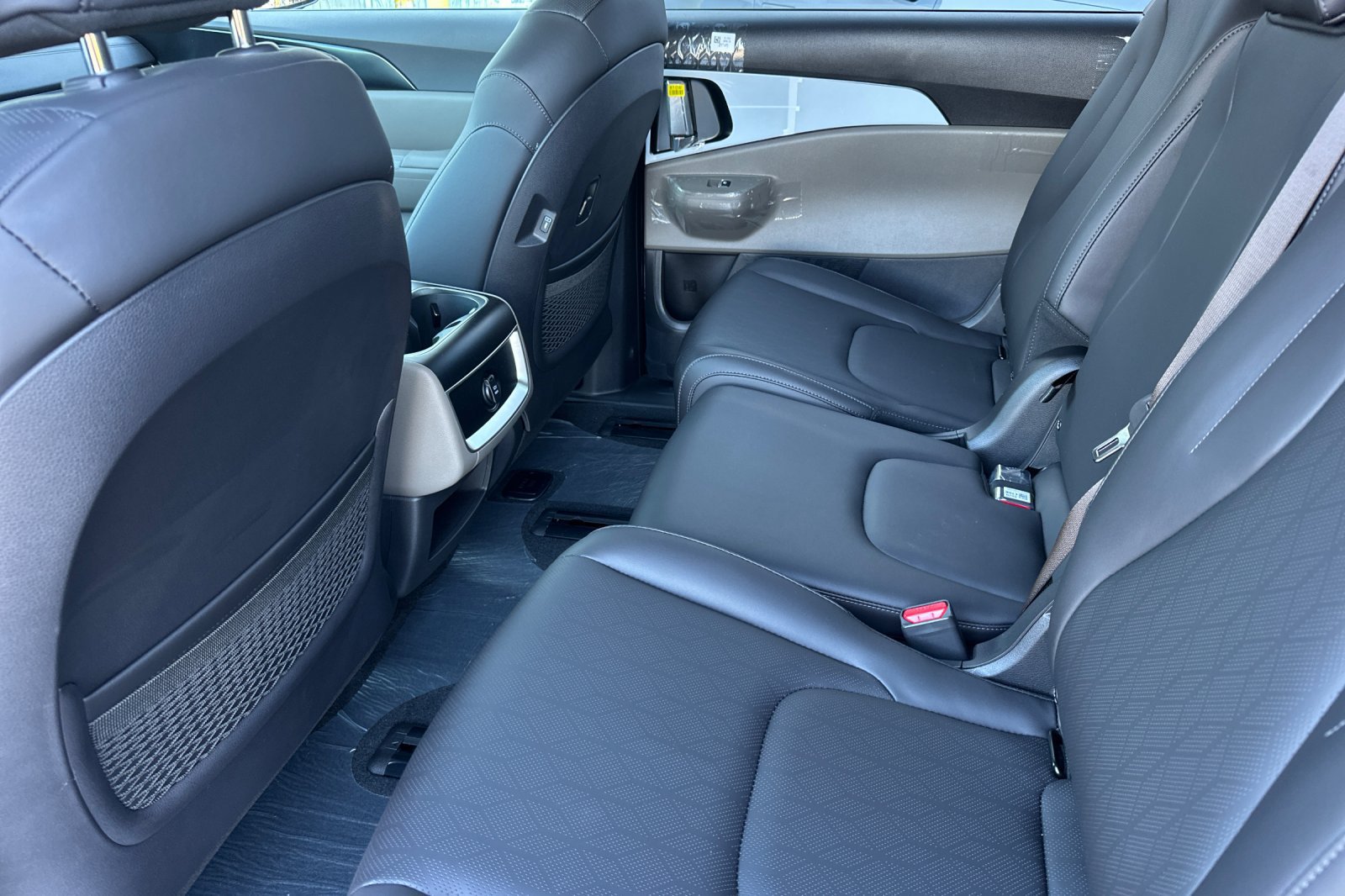 New 2027 Kia Carnival FWD image 12