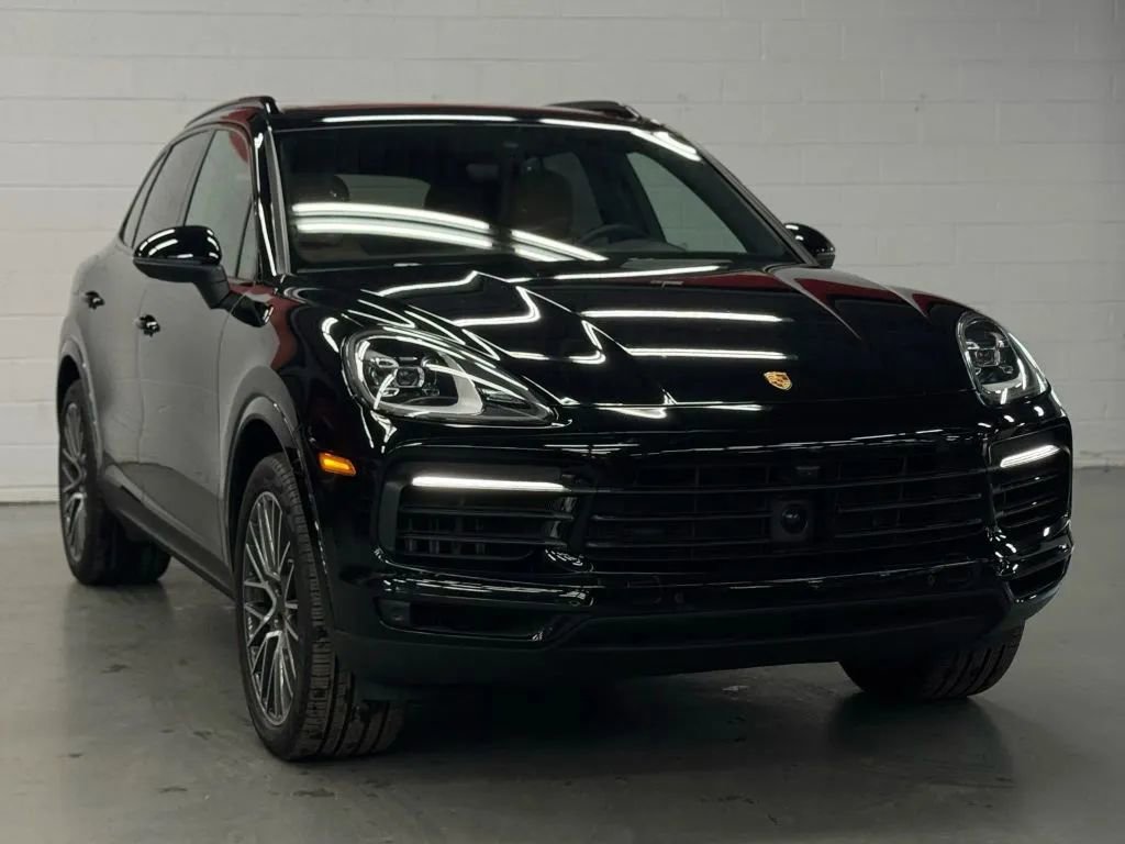 Used 2023 Porsche Cayenne w/ Premium Package image 7