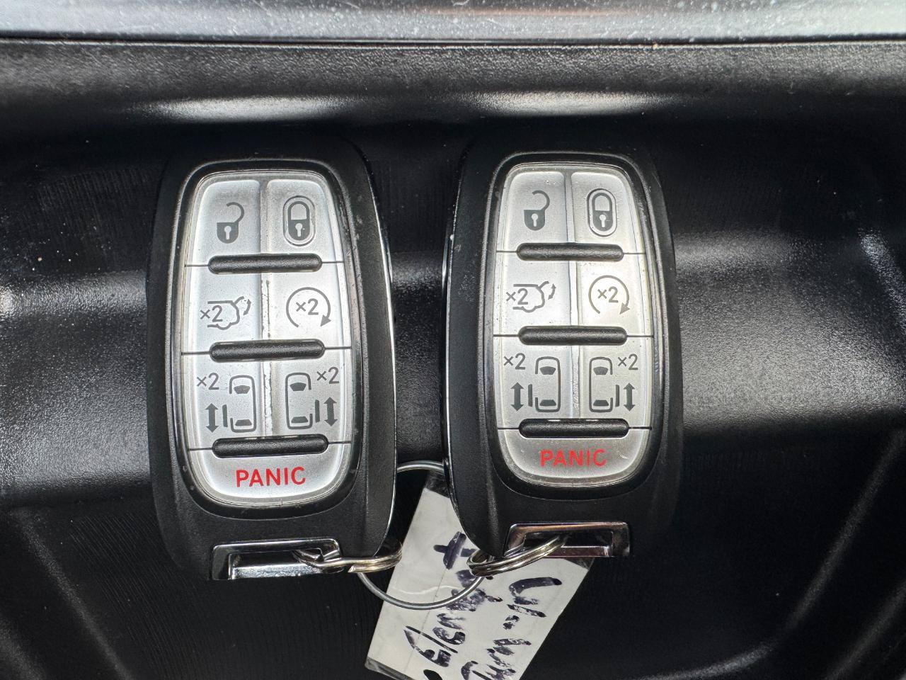 Used 2023 Chrysler Pacifica Touring FWD image 24