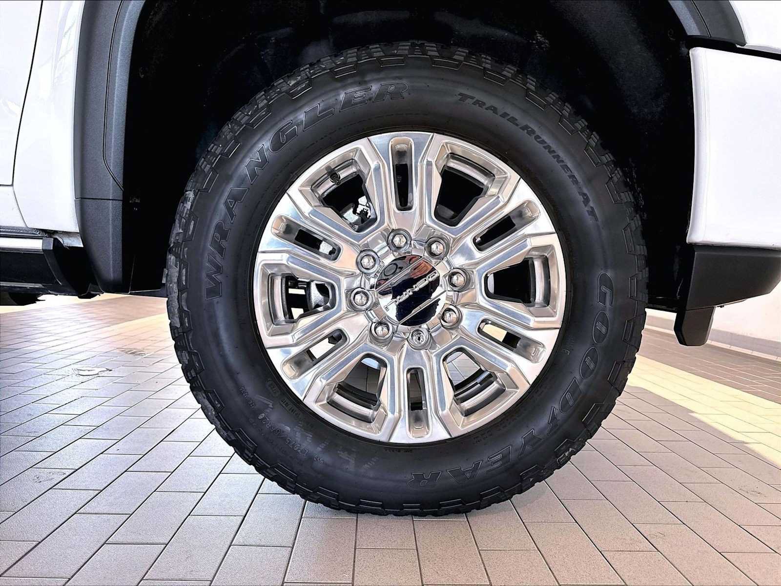 Used 2023 GMC Sierra 3500 Denali w/ Denali Ultimate Package AWD/4WD image 14