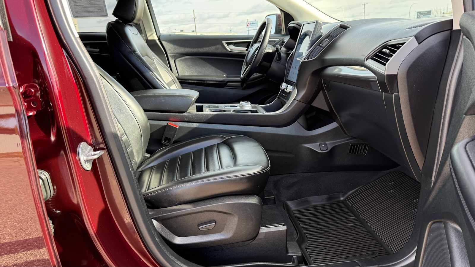 Used 2023 Ford Edge SEL image 12