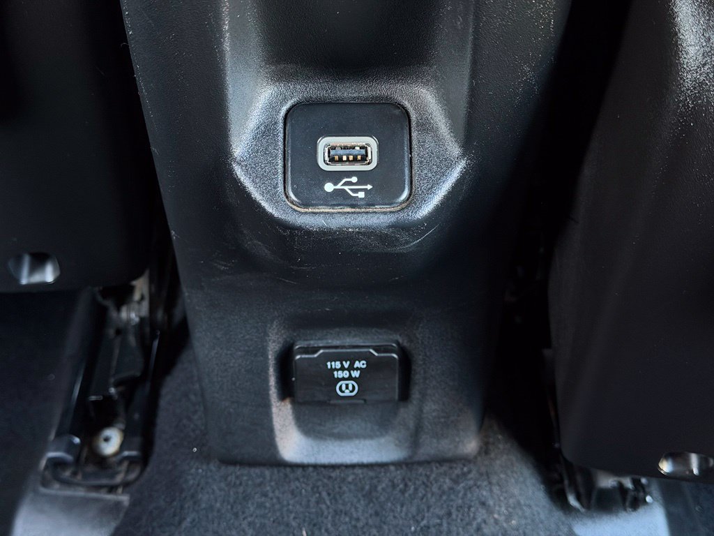 Used 2018 Jeep Renegade Altitude w/ UConnect 8.4 Nav Group FWD image 14