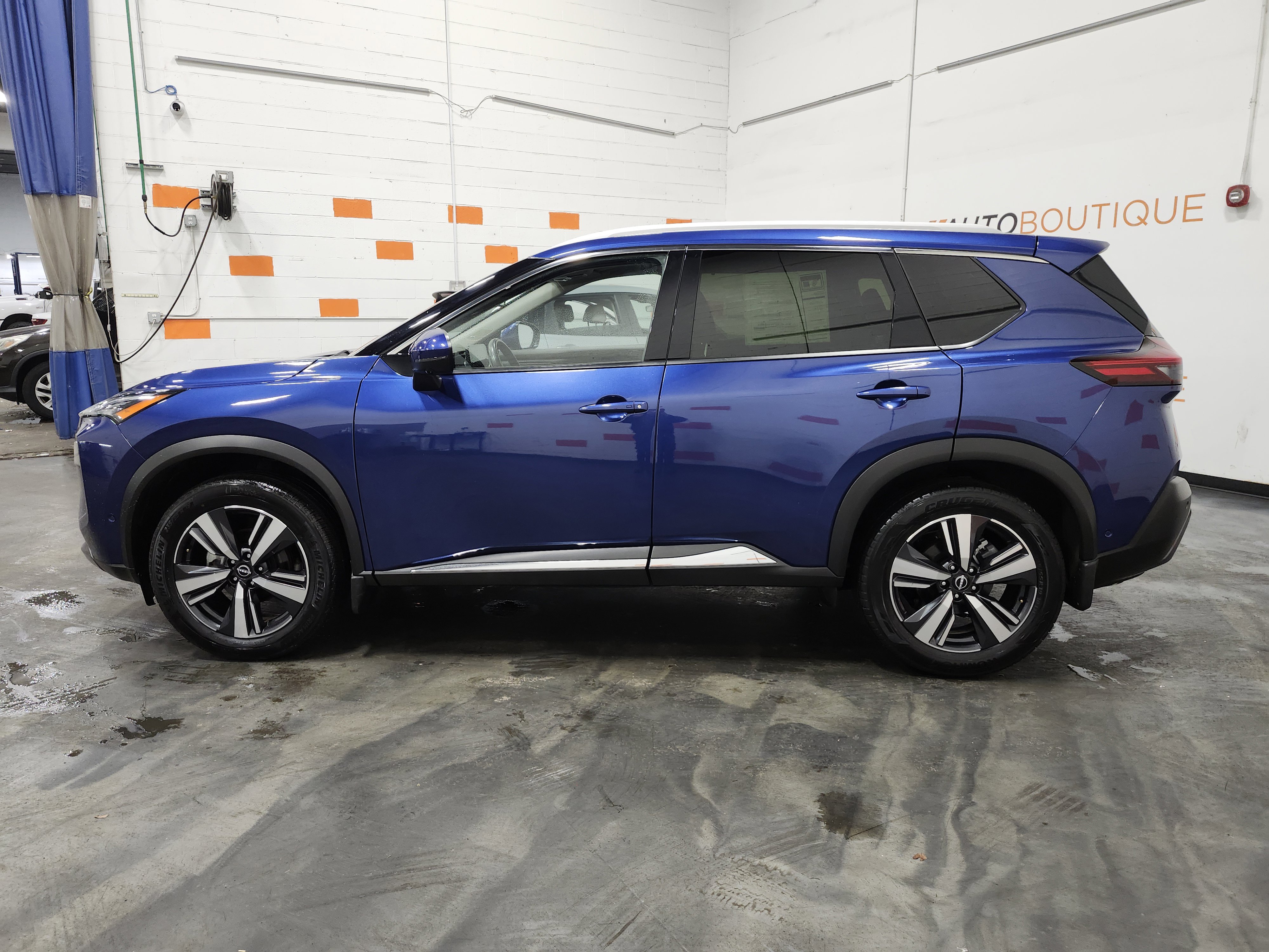 Used 2023 Nissan Rogue SL w/ SL Premium Package image 16