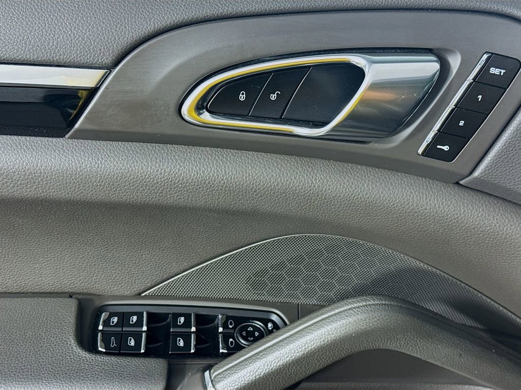 Used 2017 Porsche Cayenne S AWD/4WD image 21