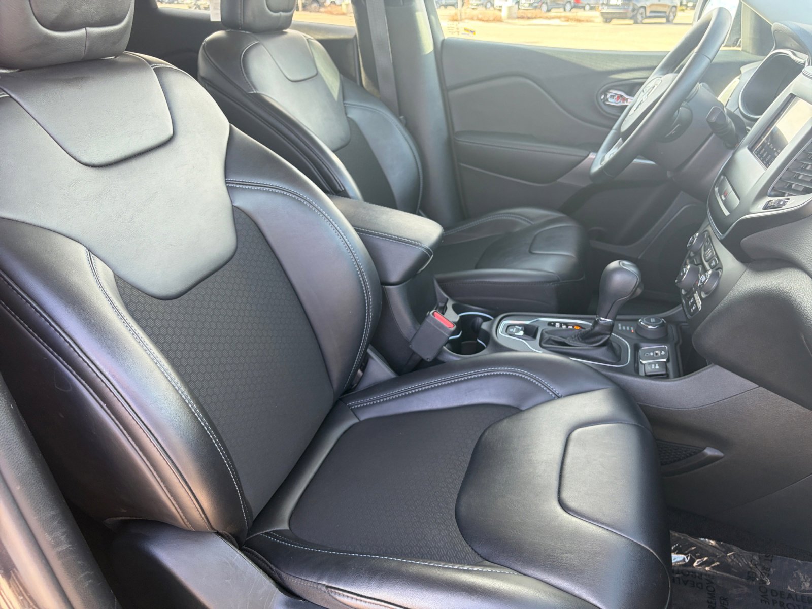 Used 2019 Jeep Cherokee Latitude Plus w/ Cold Weather Group image 34