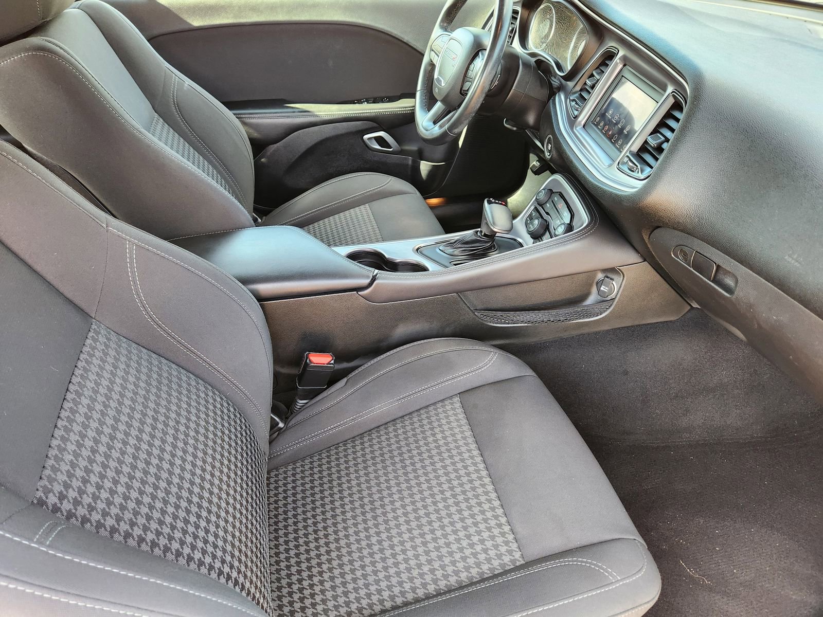 Used 2019 Dodge Challenger SXT image 18