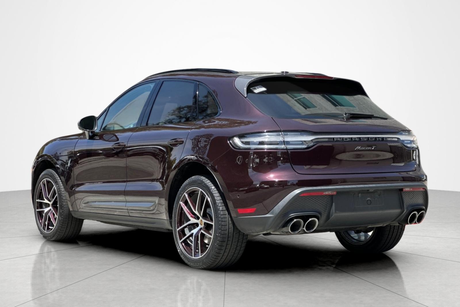 Used 2023 Porsche Macan AWD/4WD image 3