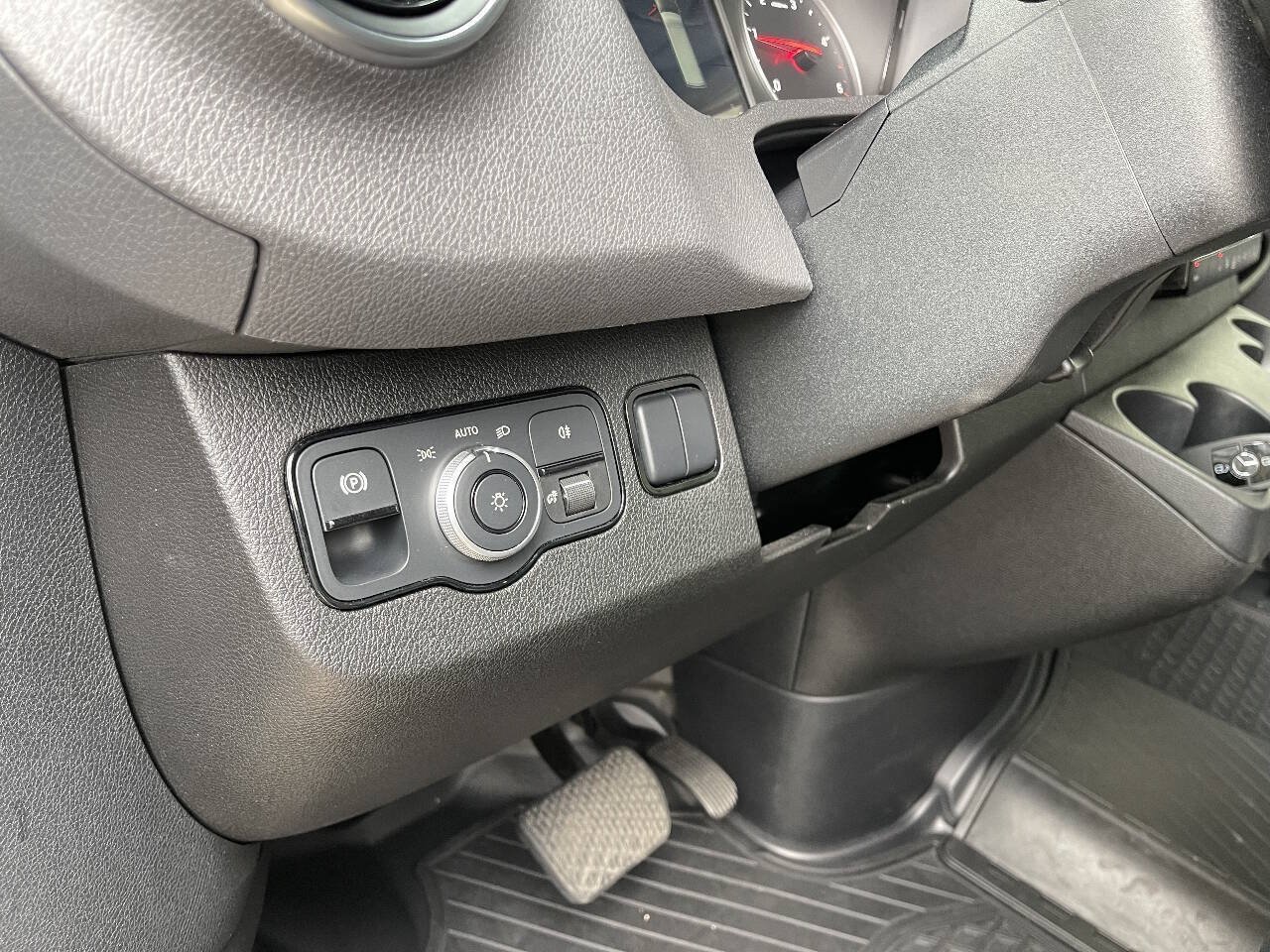 Used 2025 Mercedes-Benz Sprinter 2500 image 8