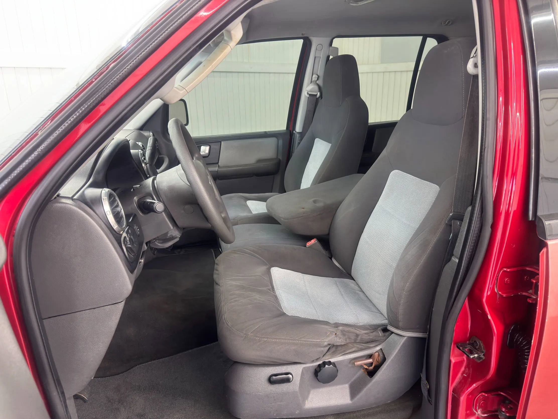 Used 2003 Ford Expedition XLT image 9