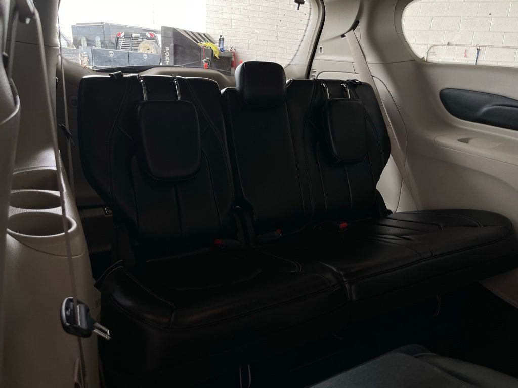 Used 2023 Chrysler Pacifica Touring-L image 24