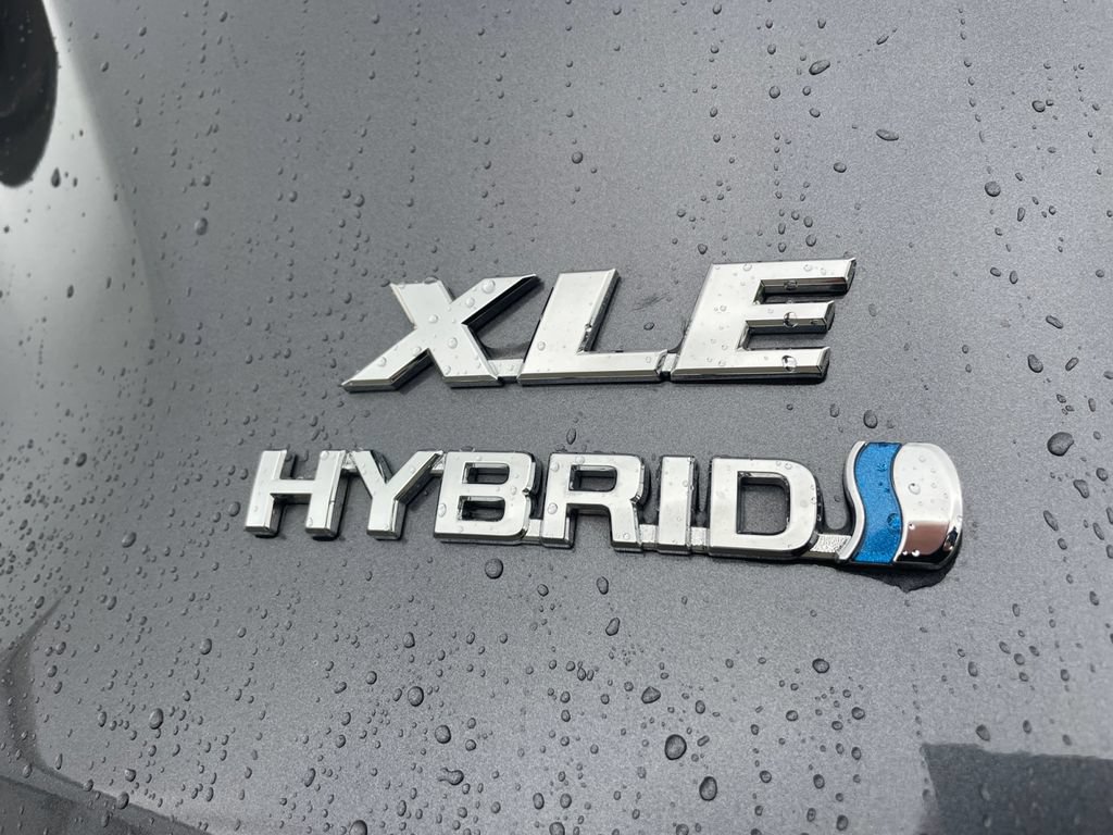 Used 2022 Toyota RAV4 XLE Premium AWD/4WD image 18