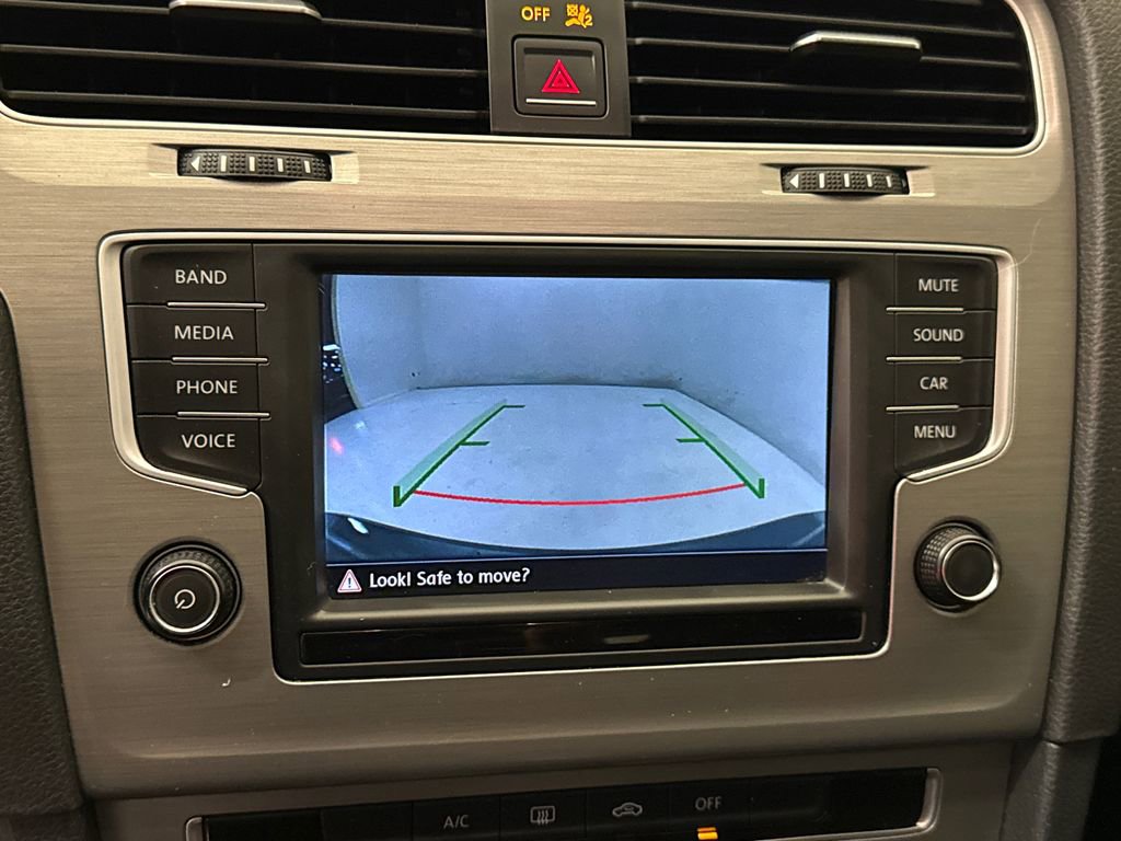 Used 2016 Volkswagen Golf S image 23