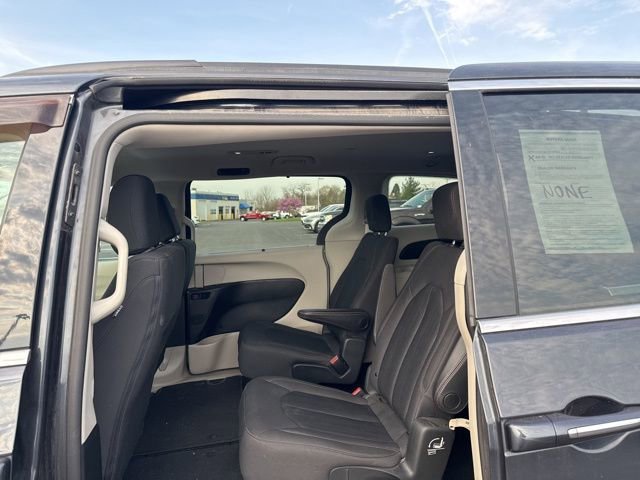 Used 2019 Chrysler Pacifica Touring Plus w/ Cold Weather Group image 9