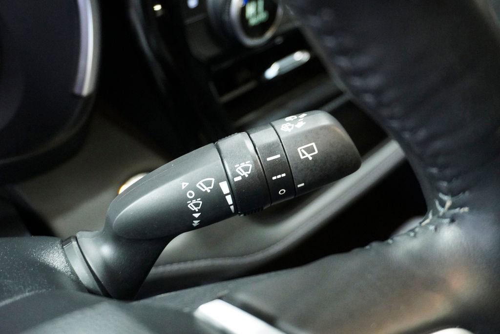 Used 2023 Toyota Highlander XSE image 28