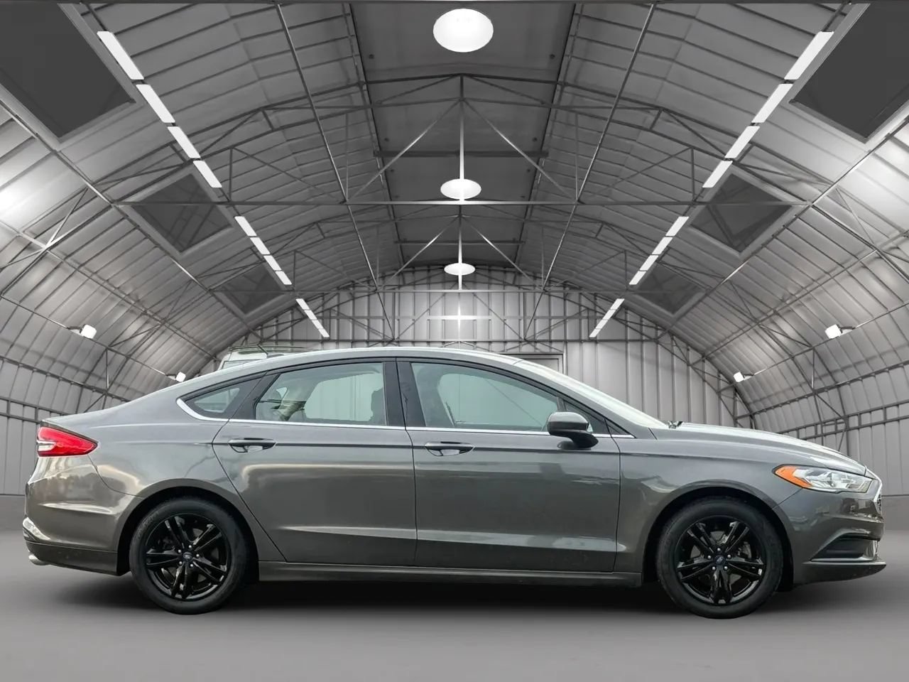 Used 2018 Ford Fusion SE w/ Fusion SE Technology Package FWD image 8