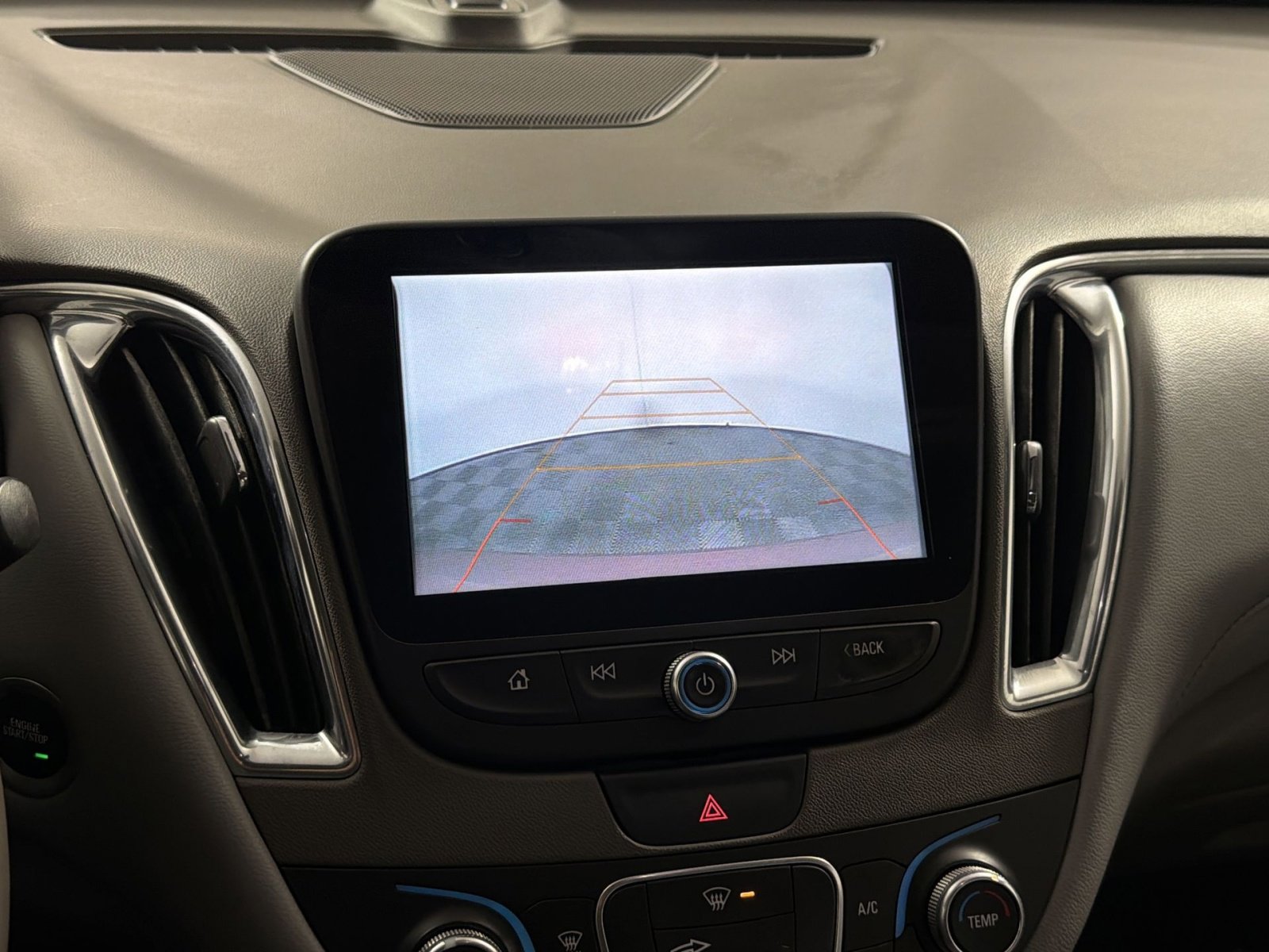 Used 2018 Chevrolet Malibu LT w/ Leather Package image 19