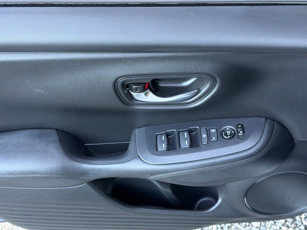 Used 2025 Honda HR-V LX image 3
