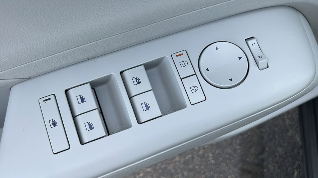 Used 2025 Hyundai Kona SEL image 12