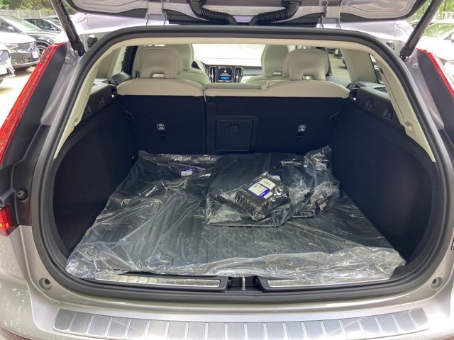New 2026 Volvo V60 B5 Cross Country Plus w/ Protection Package Premier image 18