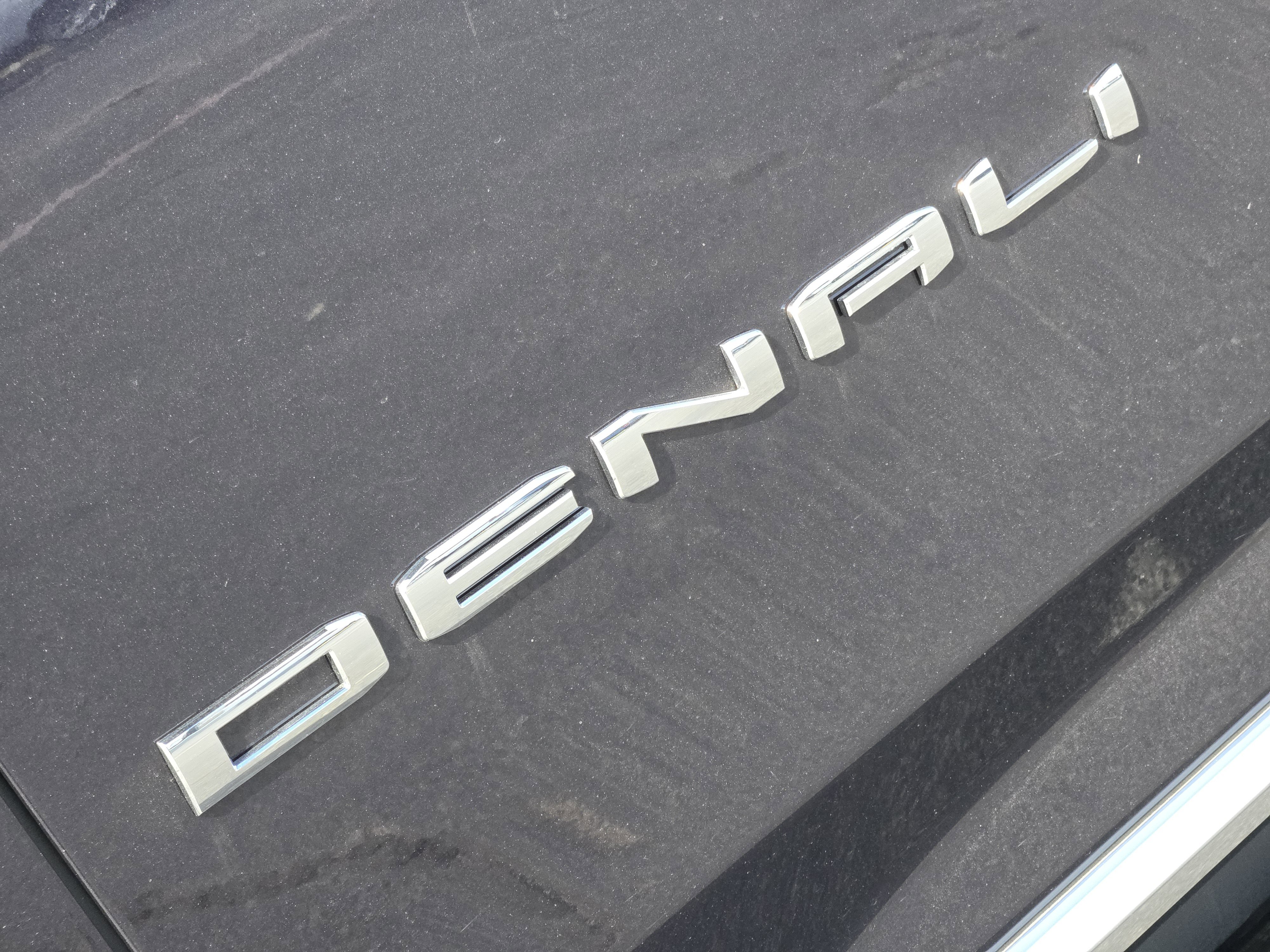 New 2026 GMC Yukon XL Denali w/ Denali Reserve Package image 7