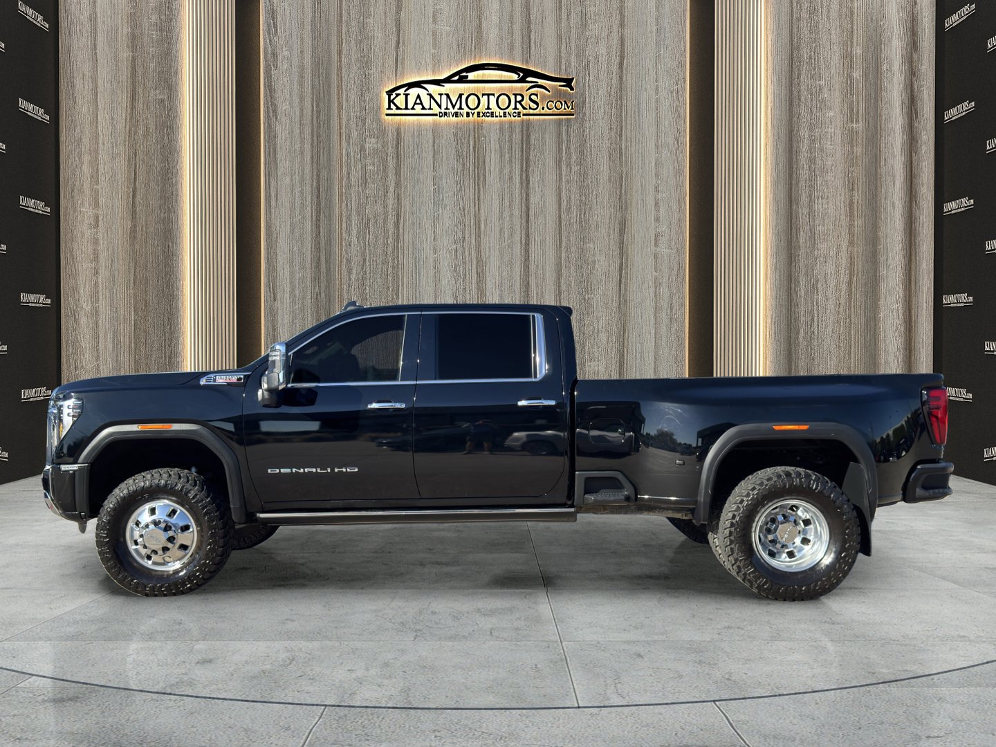 Used 2024 GMC Sierra 3500 Denali w/ Denali Reserve Package image 4