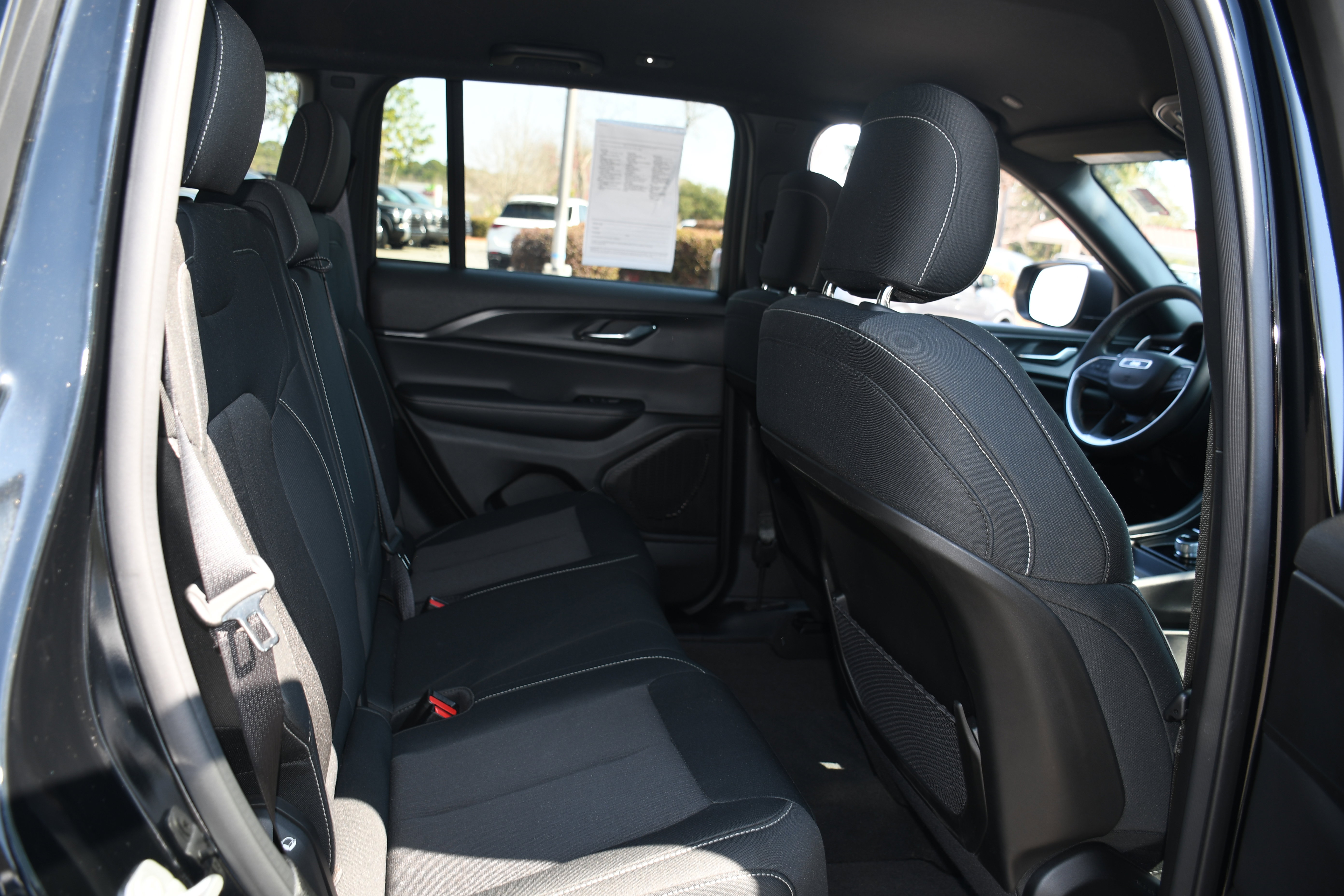 Used 2024 Jeep Grand Cherokee Laredo w/ Luxury Tech Group I image 18