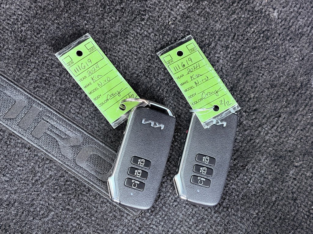 Used 2024 Kia Niro Wave w/ Wave Preserve Package image 25