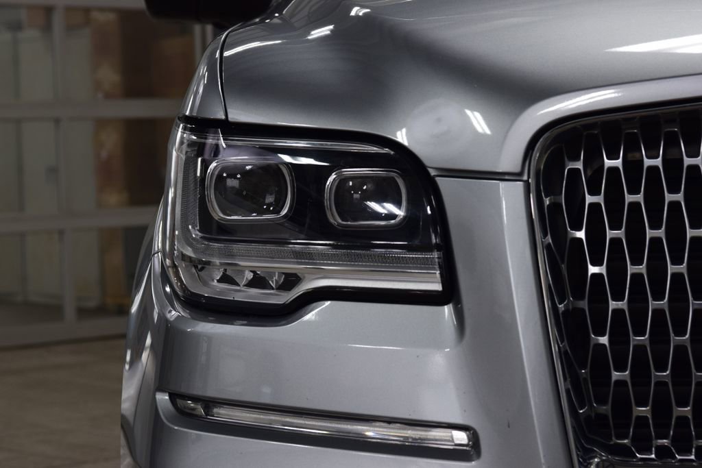 Used 2022 Lincoln Navigator Reserve AWD/4WD image 12
