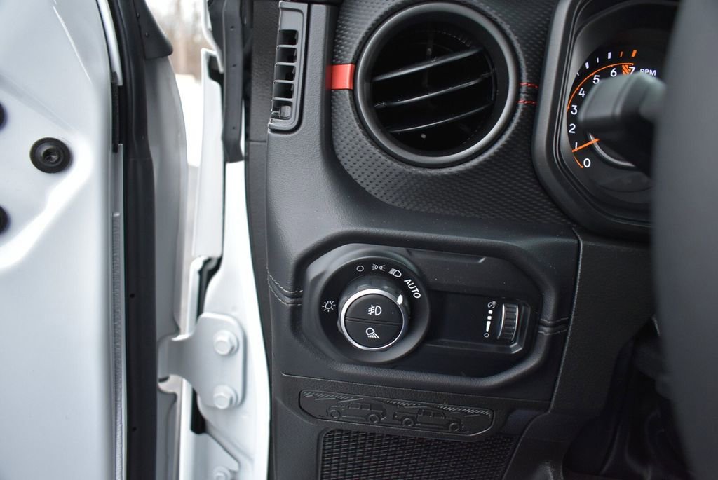 Used 2024 Jeep Gladiator Rubicon w/ Technology Group image 24