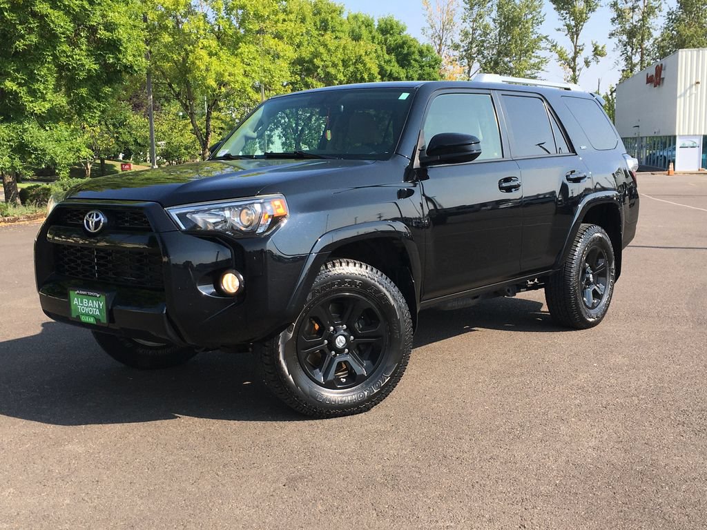 Used 2018 Toyota 4Runner SR5 AWD/4WD image 1