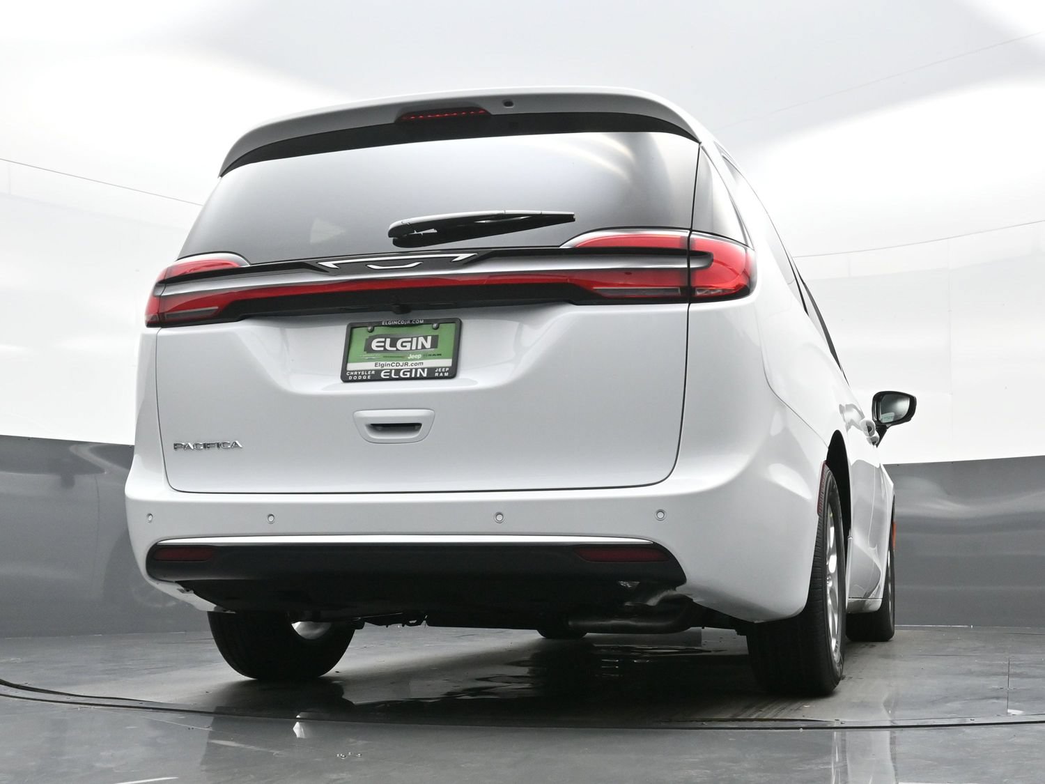 New 2027 Chrysler Pacifica Select w/ Family Tech Group FWD image 17