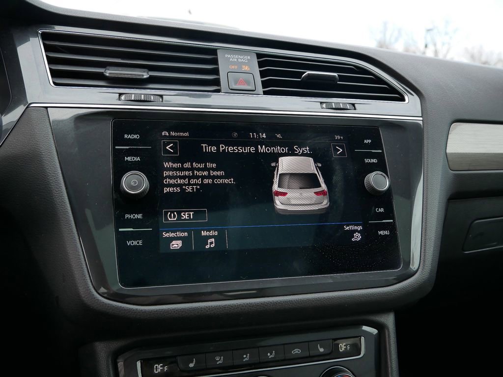 Used 2020 Volkswagen Tiguan SE w/ Panoramic Sunroof Package image 33