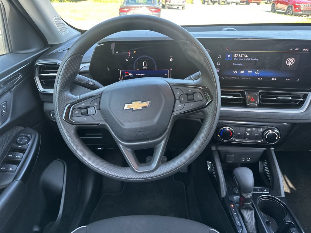 Used 2025 Chevrolet TrailBlazer LT FWD image 23