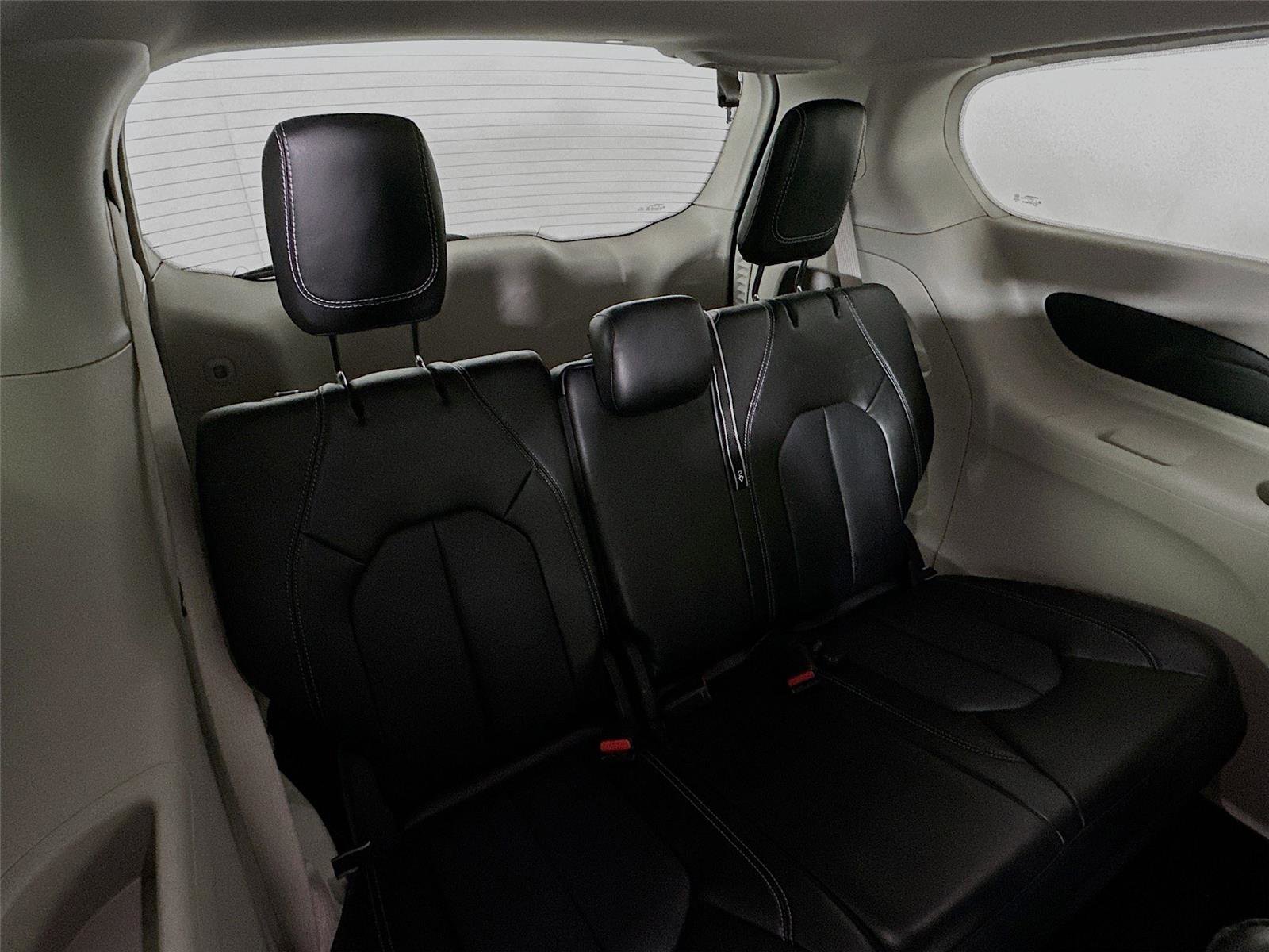 Used 2024 Chrysler Pacifica Touring-L FWD image 26