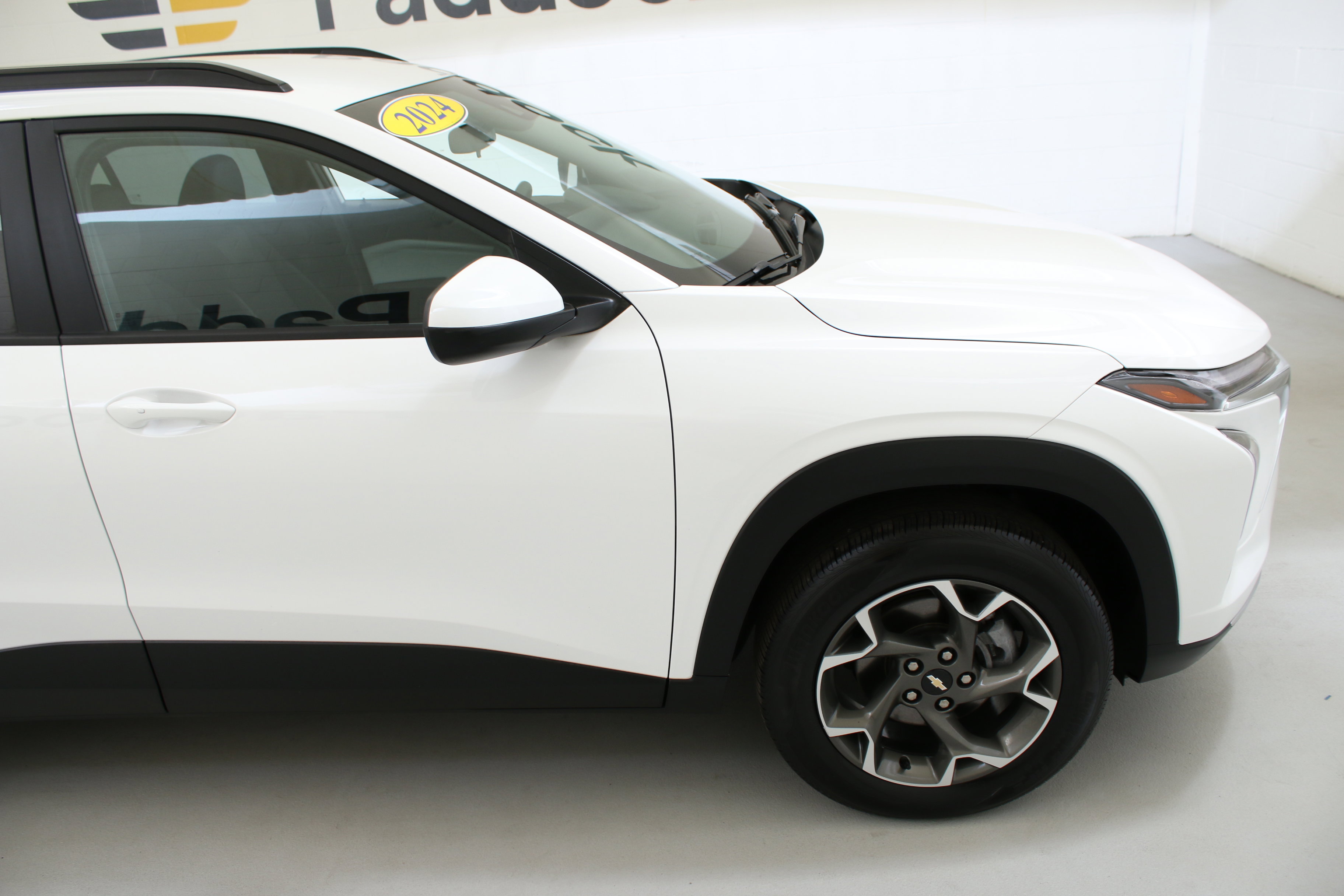 Used 2024 Chevrolet Trax LT w/ LT Convenience Package FWD image 19