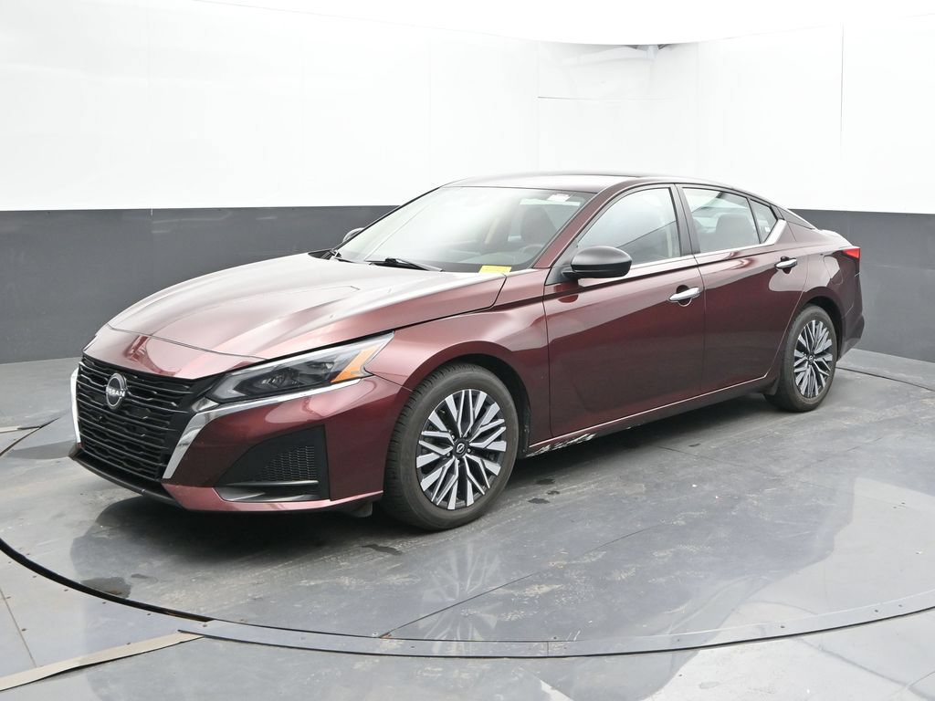 Used 2024 Nissan Altima 2.5 SV FWD image 8