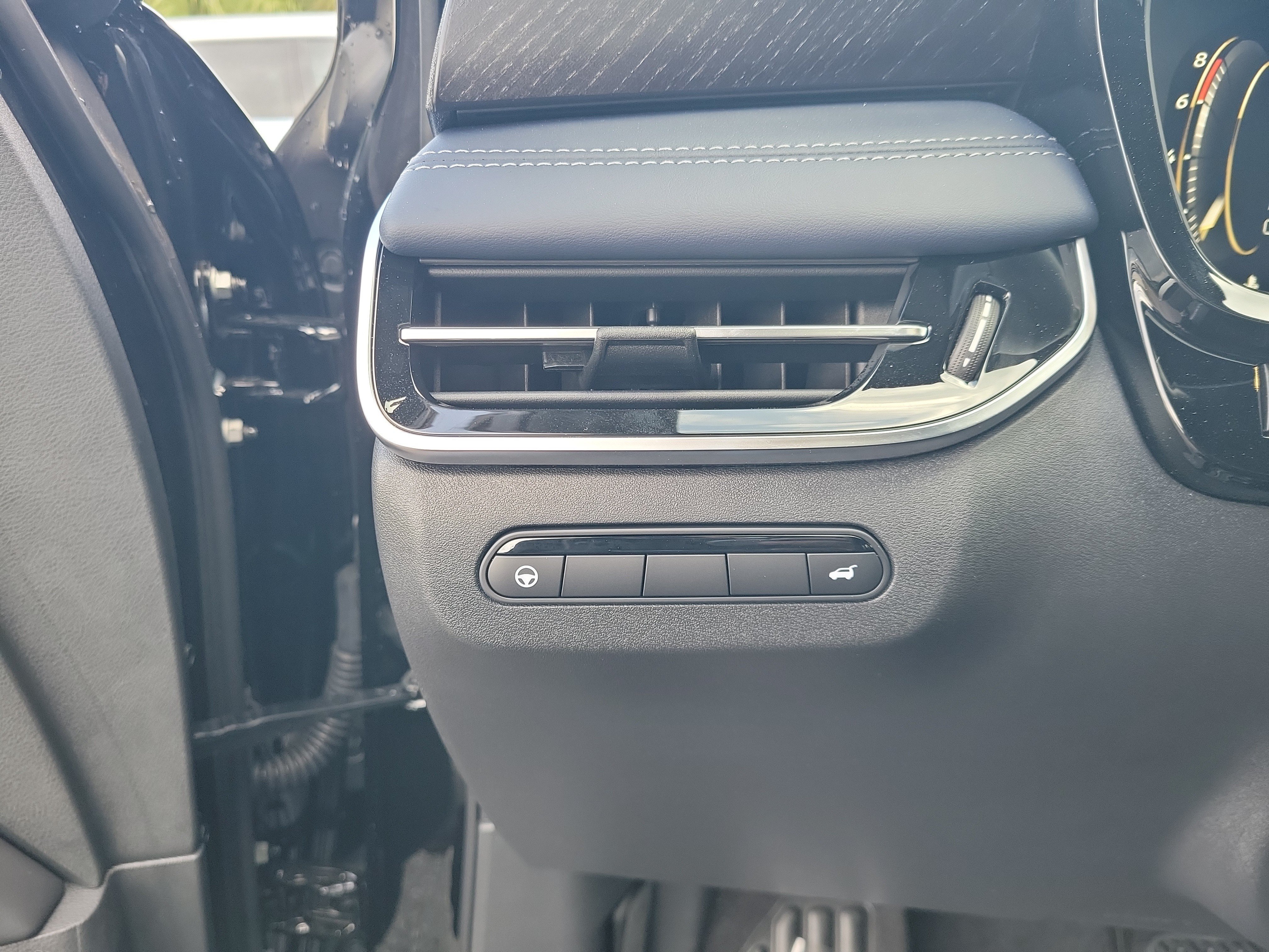 New 2026 INFINITI QX60 Sport w/ Dark Cargo Package AWD/4WD image 13