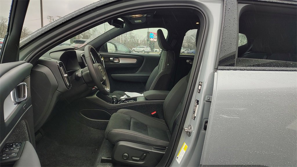 New 2026 Volvo XC40 B5 Ultra w/ Climate Package image 7