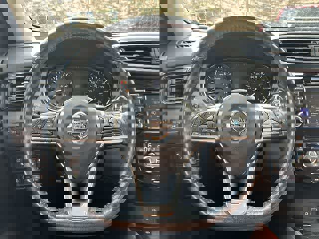 Used 2018 Nissan Rogue SL w/ Premium Package image 8