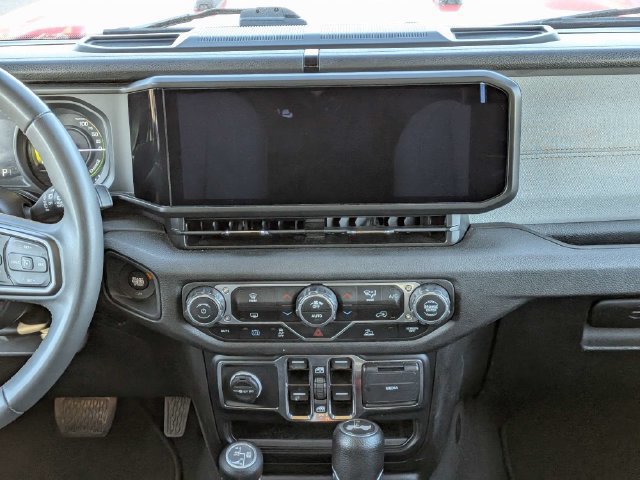 Used 2024 Jeep Wrangler Unlimited AWD/4WD image 15