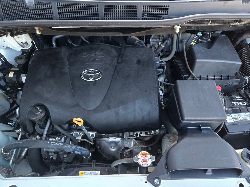Used 2017 Toyota Sienna Limited image 39