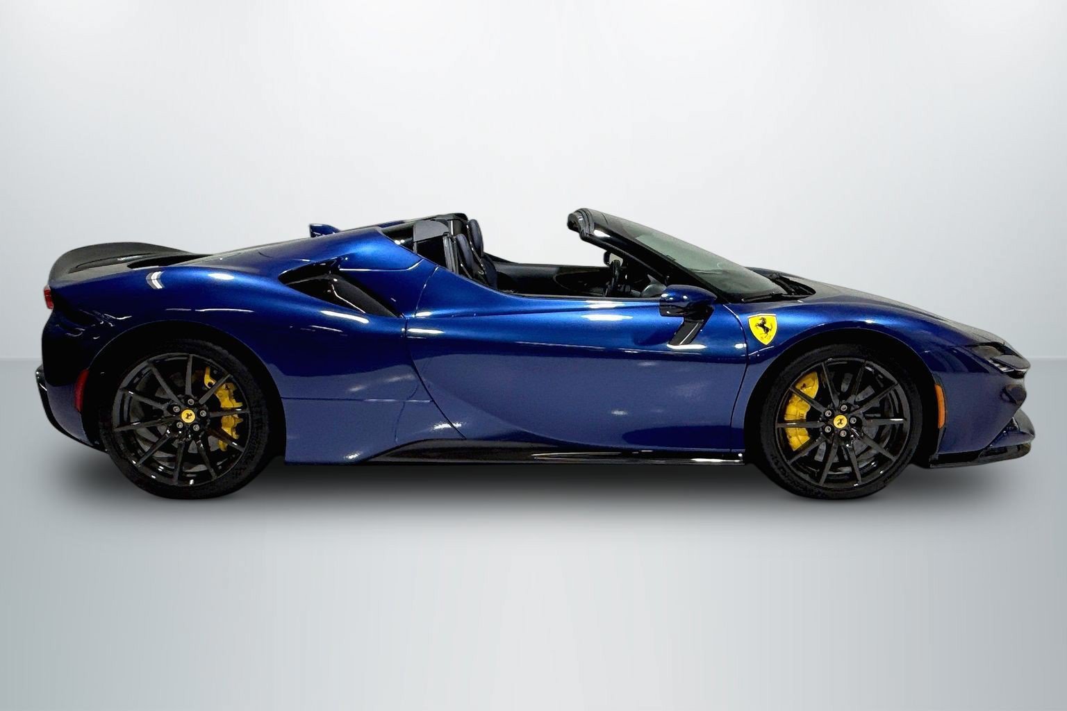 Used 2022 Ferrari SF90 Spider AWD/4WD image 4